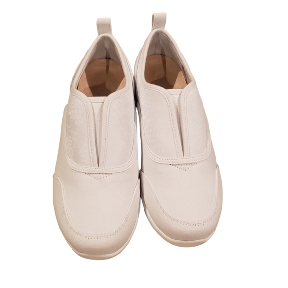 Vionic Magnolia Denver White Slip-On Sneaker NEW - Picture 2 of 7